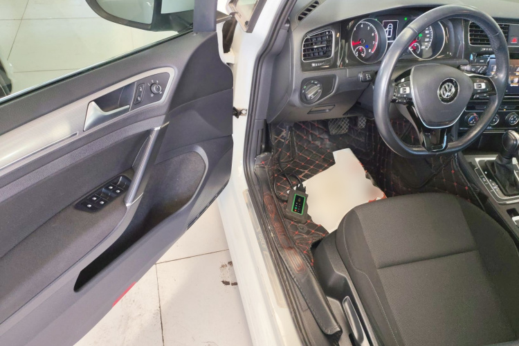 大众 高尔夫 2019款 200TSI DSG舒适进取版 国VI中控内饰20