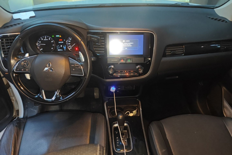 三菱 欧蓝德 2018款 2.4L 四驱豪华版 7座中控内饰12