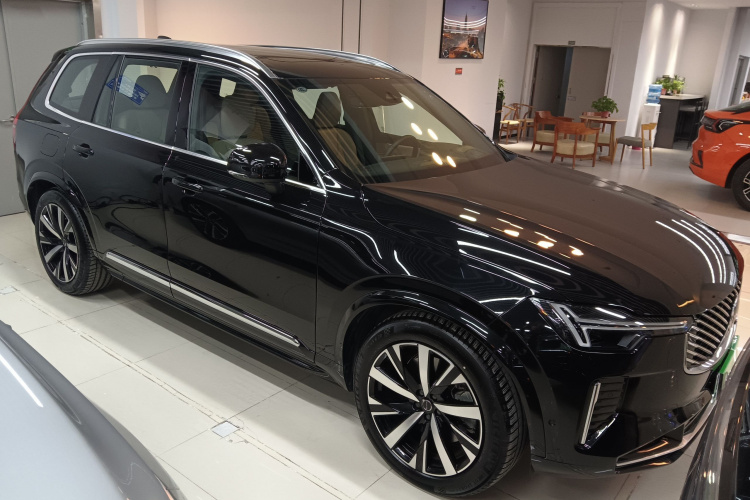 沃尔沃XC90新能源 2025款 T8 智尊豪华版 7座车身外观3