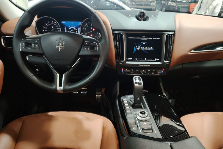 玛莎拉蒂 Levante 2019款 3.0T 标准版 国VI中控内饰7002