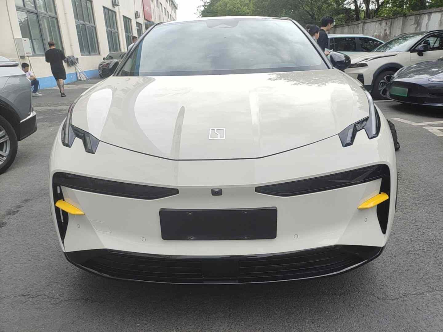 极氪X 2023款 后驱ME版 5座(1)