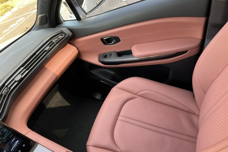 蔚来EC6 2020款 615KM 签名版中控内饰7002