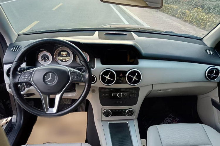 奔驰GLK级 2014款 GLK 260 4MATIC 动感型中控内饰7001