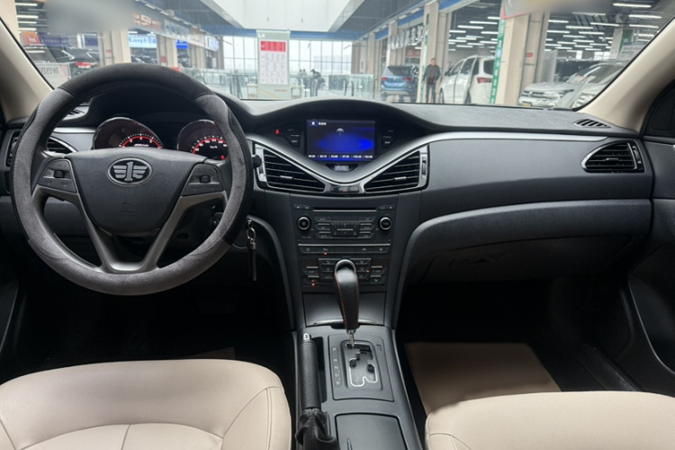奔腾B70 2014款 2.0L 自动豪华型中控内饰7003