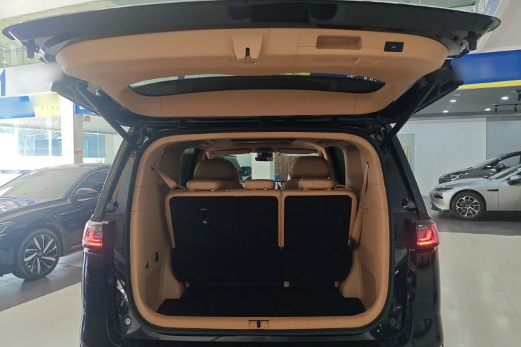 岚图汽车 岚图梦想家 2025款 PHEV 四驱尊贵鲲鹏版机舱底盘23