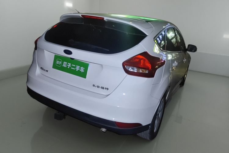 福特 福克斯 2017款 两厢 1.6L 自动舒适型智行版车身外观7