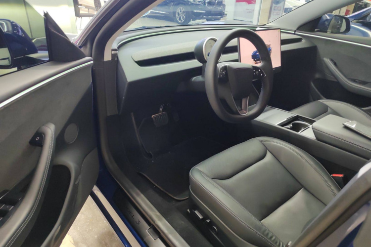 特斯拉 Model 3 2023款 长续航全轮驱动版中控内饰20