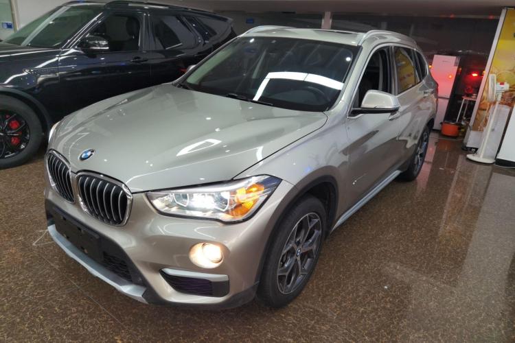 宝马X1 2018款 xDrive20Li 尊享型车身外观1