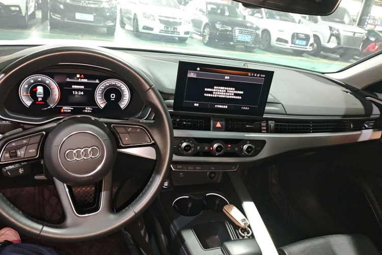 奥迪A4L 2022款 40 TFSI 时尚动感型中控内饰12