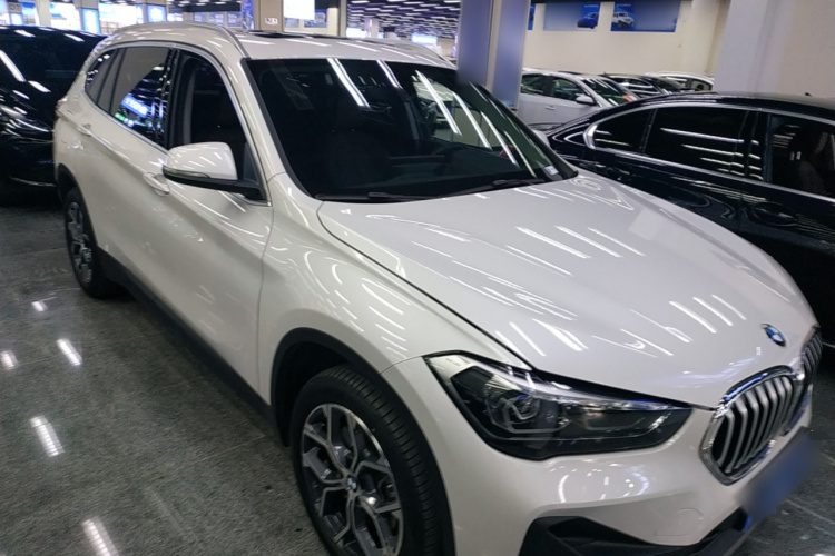 宝马X1 2022款 sDrive25Li 领先型车身外观6002