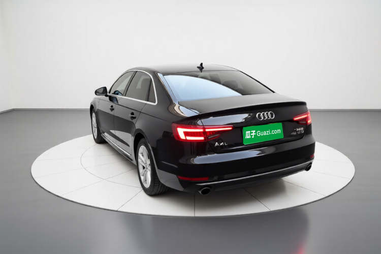 奥迪A4L 2018款 30周年年型 40 TFSI 进取型车身外观5