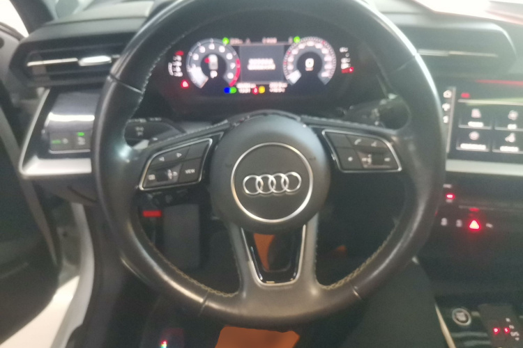 奥迪A3 2024款 A3L Limousine 35 TFSI 时尚运动型中控内饰13