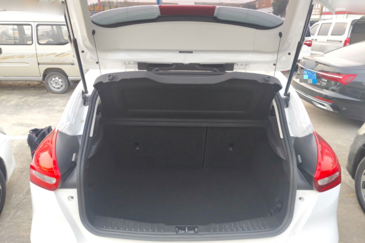 福特 福克斯 2017款 两厢 1.6L 自动舒适型智行版机舱底盘23