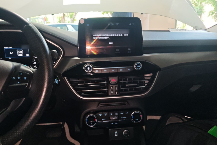 福特 福克斯 2020款 三厢 EcoBoost 180 自动锋潮型局部细节16