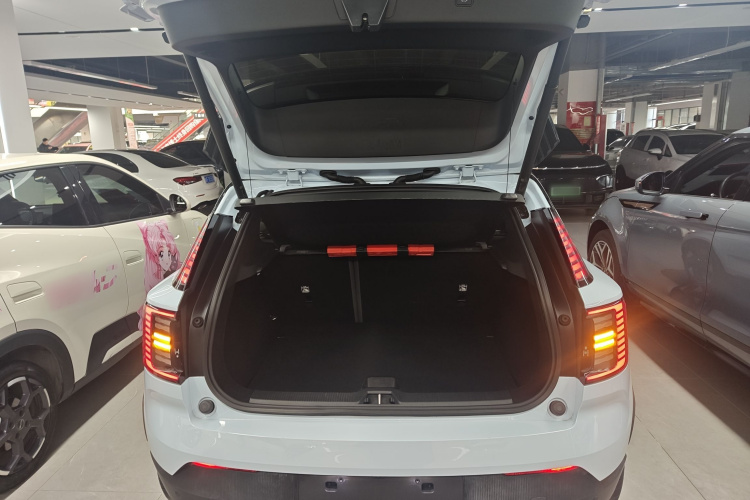 沃尔沃EX30 2025款 后驱长续航版 Ultra机舱底盘23