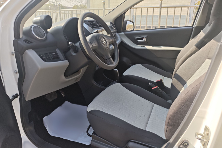 铃木 奥拓 2016款 1.0L 自动豪华炫动版局部细节19