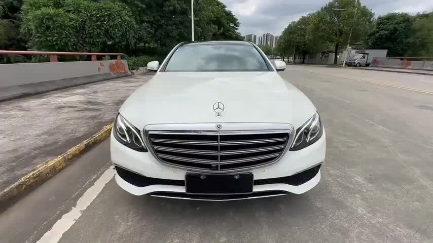 奔驰E级 2020款 E 300 L 豪华型实拍1