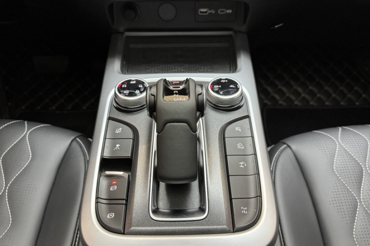 坦克300 2024款 2.0T 挑战者中控内饰7003