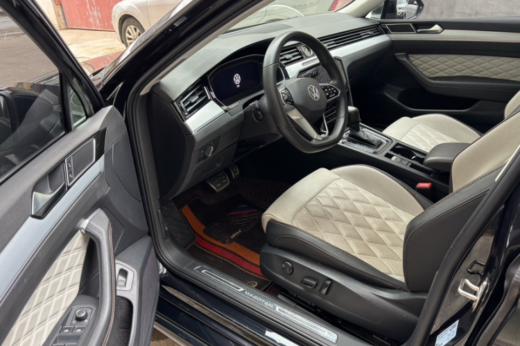 大众 迈腾 2023款 200万辆纪念版 330TSI DSG豪华型中控内饰7003