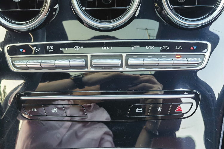 奔驰GLC轿跑 2022款 改款 GLC 260 4MATIC 轿跑SUV中控内饰7008