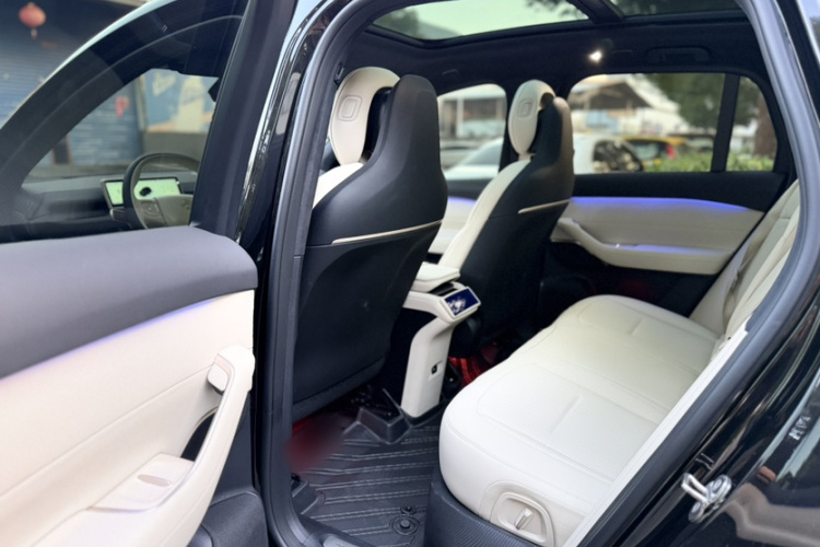 蔚来ES6 2024款 75kWh中控内饰7004