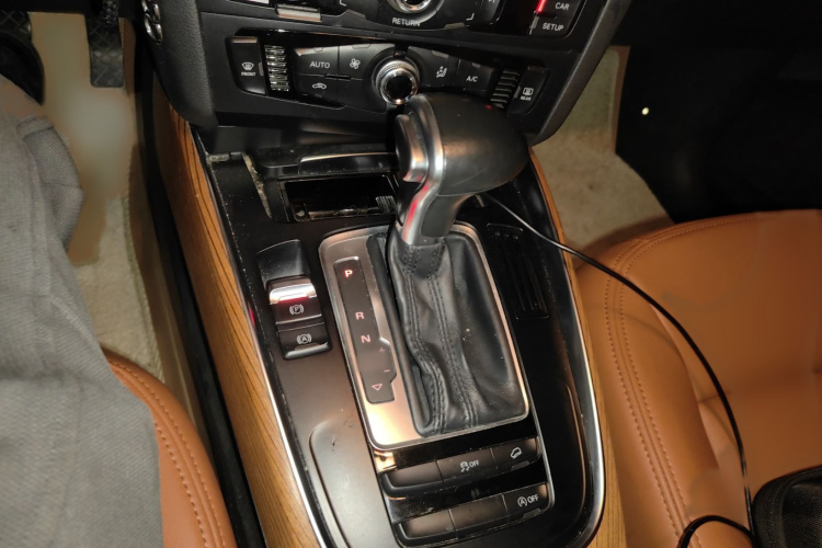 奥迪Q5 2015款 40 TFSI 进取型局部细节18