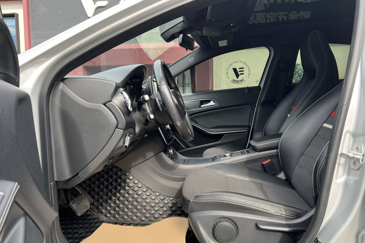 奔驰A级(进口) 2013款 A 180 时尚型中控内饰7007