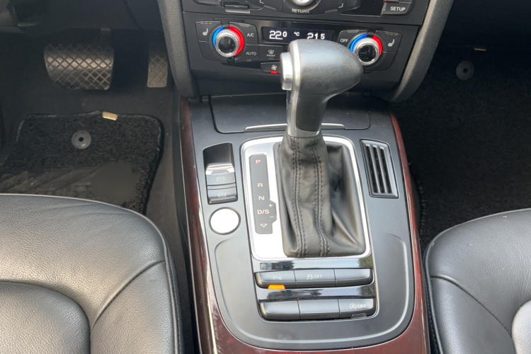 奥迪A4L 2016款 35 TFSI 自动舒适型中控内饰7008