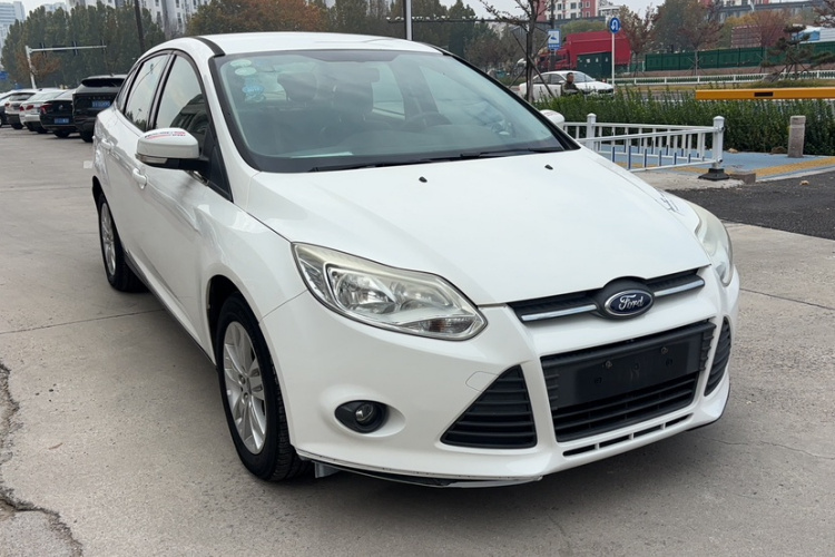 福特 福克斯 2012款 三厢 1.6L 自动舒适型车身外观6003