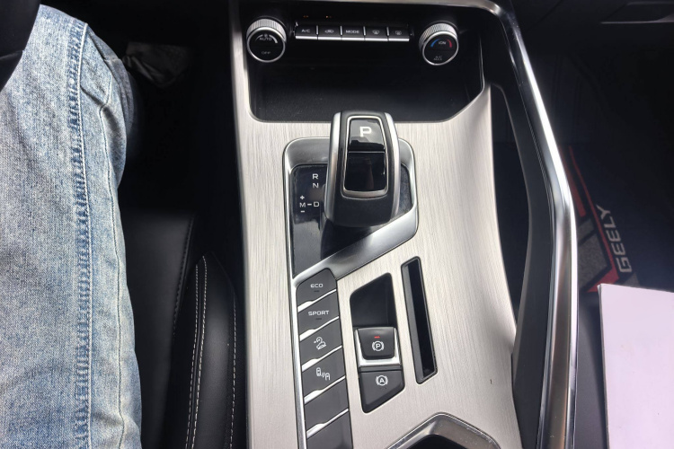 吉利汽车 缤越 2019款 260T DCT骑士 国VI中控内饰7004