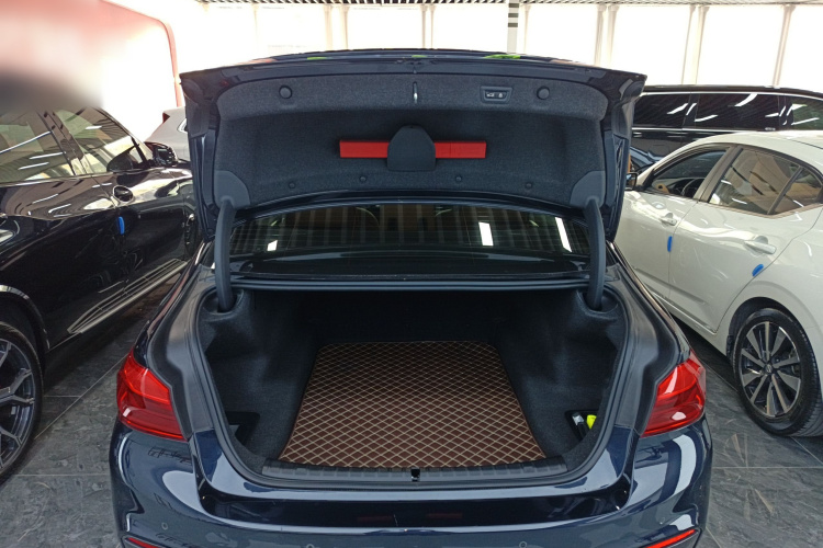 宝马5系 2020款 530Li 尊享型 M运动套装机舱底盘23