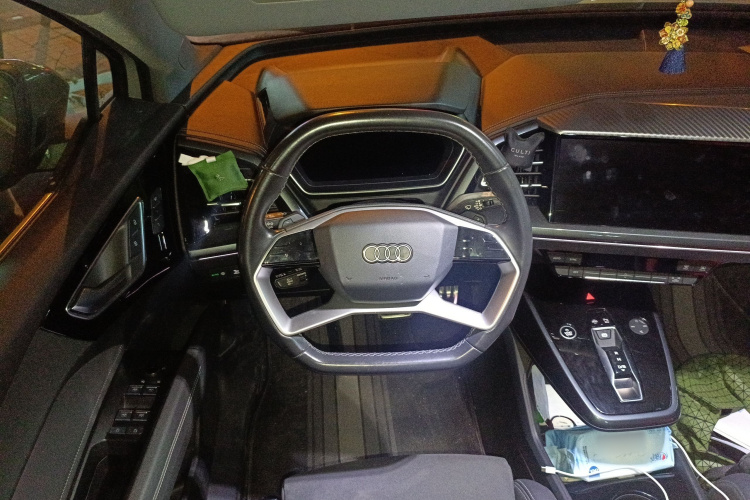 奥迪Q4 e-tron 2022款 50 e-tron quattro 创境版中控内饰13