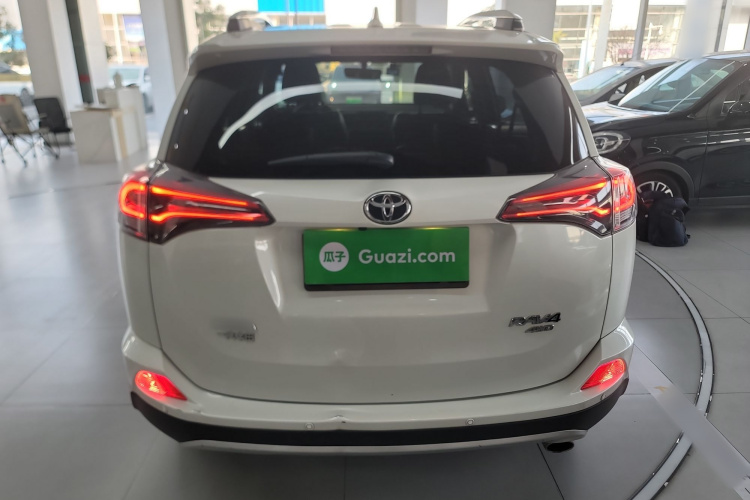 丰田 RAV4荣放 2016款 2.5L 自动四驱精英版车身外观6