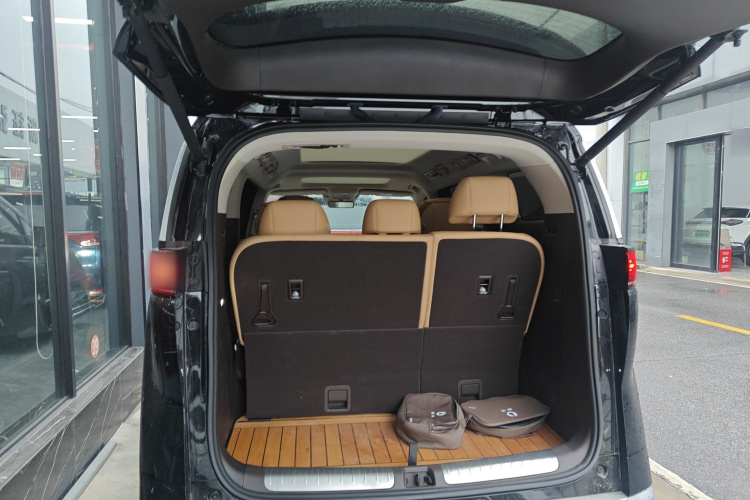 腾势D9 2024款 DM-i 980 四驱尊荣型局部细节23