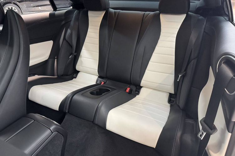 奔驰E级(进口) 2021款 E 260 轿跑车中控内饰7005