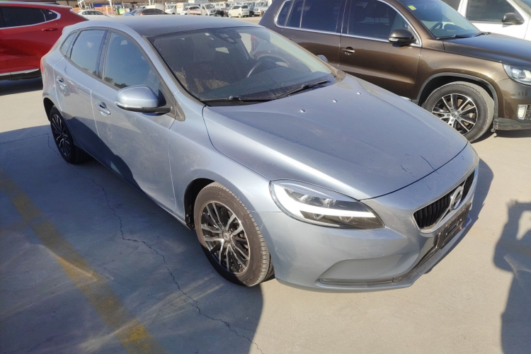 沃尔沃V40 2018款 T3 智逸版车身外观3