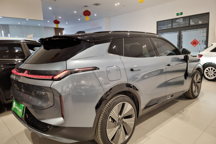 领克08 EM-P 2025款 220km 四驱性能Halo车身外观6008