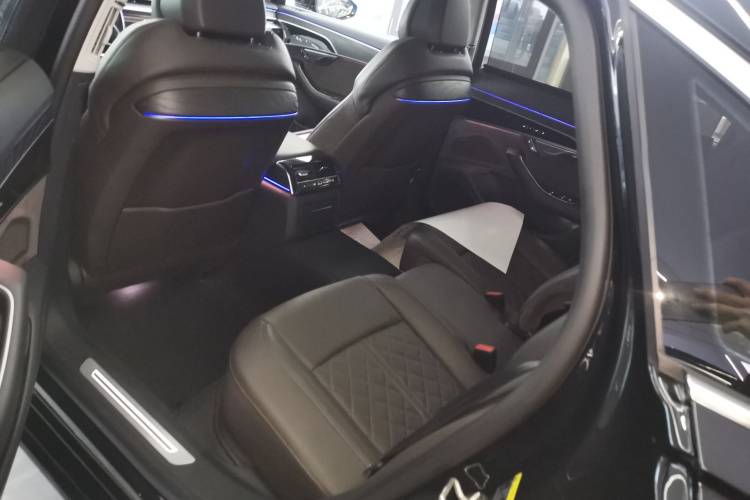 奥迪A8 2022款 A8L 50 TFSI quattro 舒适型典藏版中控内饰7004