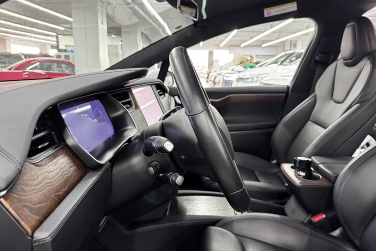 特斯拉 Model X 2019款 长续航版中控内饰7003