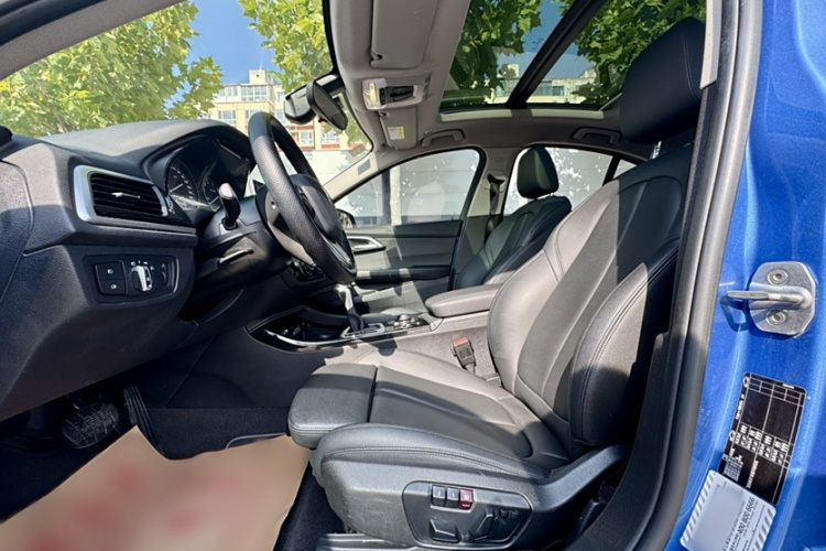 宝马1系 2017款 118i 运动型中控内饰7003