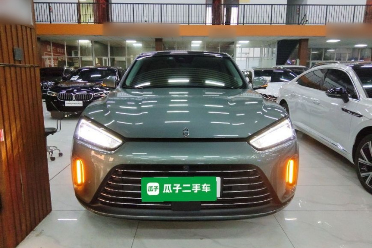 鸿蒙智行 问界M5 2022款 增程后驱标准版车身外观2