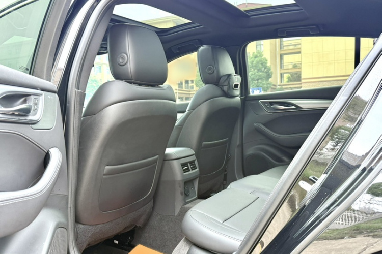 凯迪拉克CT5 2025款 28T 城市运动版中控内饰7006