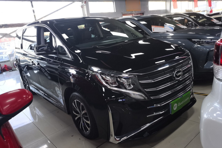 广汽传祺 传祺M8 2023款 领秀系列 390T 尊享版车身外观3