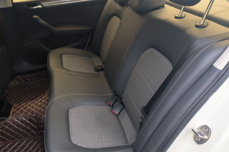 大众 桑塔纳 2016款 1.6L 手动舒适版中控内饰7004