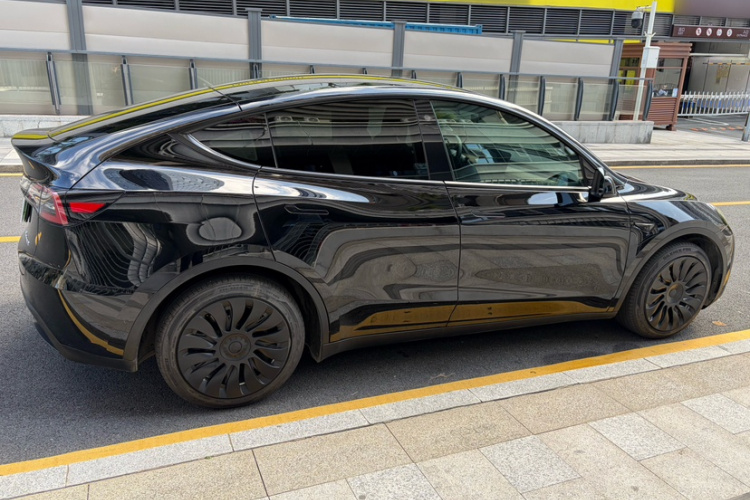 特斯拉 Model Y 2022款 后轮驱动版车身外观6004