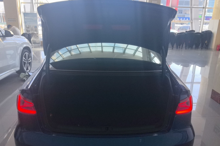 奥迪S3 2015款 S3 2.0T Limousine机舱底盘23