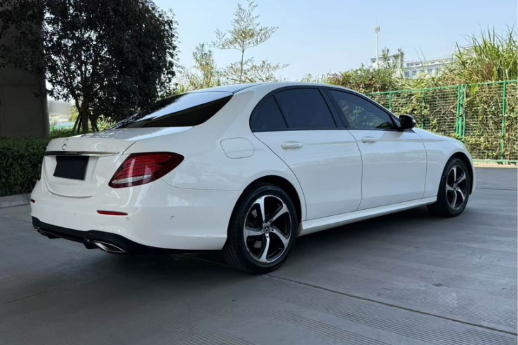 奔驰E级 2017款 E 200 运动型车身外观6005