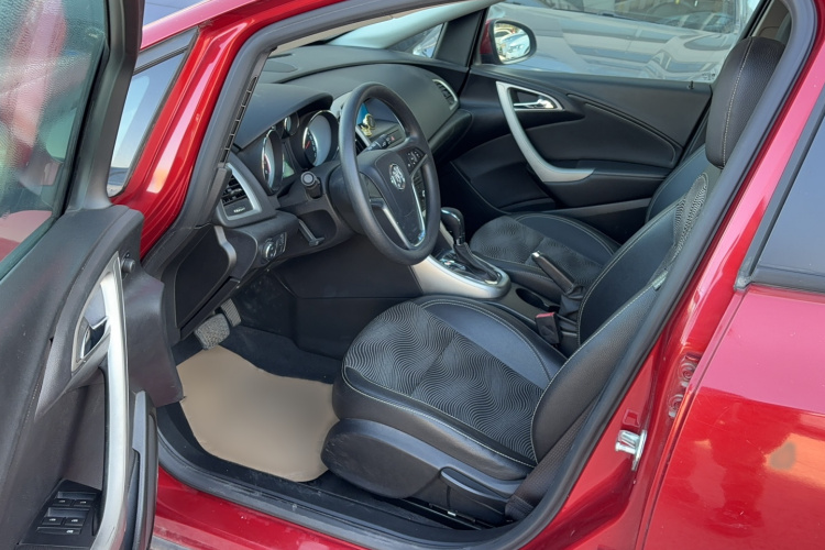 别克 英朗 2014款 XT 1.6L 自动时尚版中控内饰7001