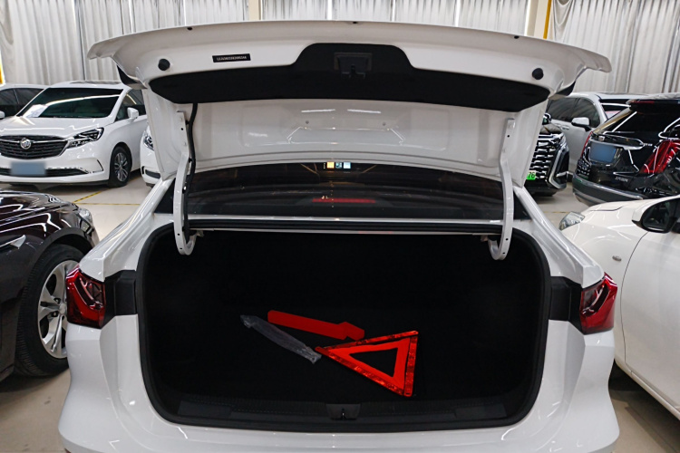 荣威i5 2023款 1.5L CVT豪华版局部细节23