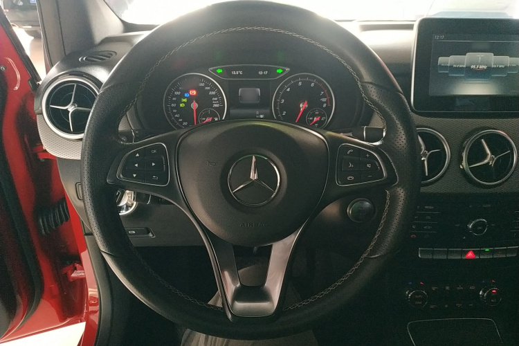 奔驰B级 2015款 B 200 时尚型中控内饰13